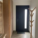 Apartman Champ De Ble Neuf Independant Plain Pied Dans Maison Contemporaine Decoration Soignee Confort Terrasse Amenagee, Grand Terrain Parking Prive A 15 Mn De Caen Et 10 Mn Debayeux Proche Plages Du Debarquement Loucelles