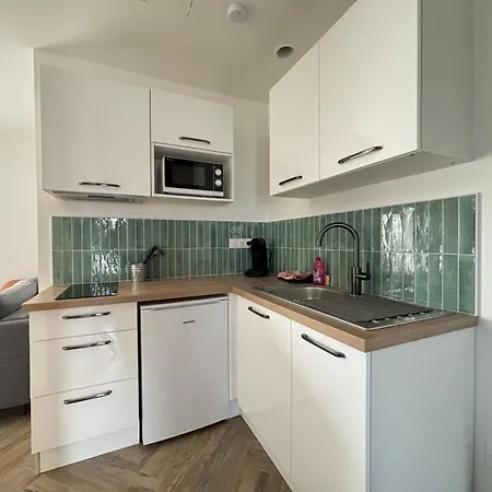 Champ De Ble Apt Neuf Independant Plain Pied Dans Maison Contemporaine Decoration Soignee Tout Confort, 1 Chambre, Sdb, Wc, Canape Lit, Terrasse Amenagee, Grand Terrain Parking Prive A 15 Mn De Caen Et 10 Mn Debayeux Proche Plages Du Debarquement * Loucelles