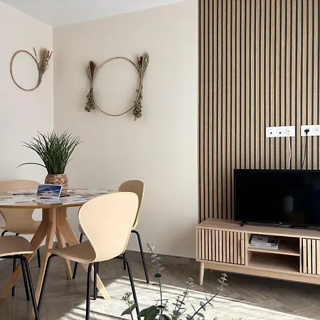 דירה Champ De Ble Apt Neuf Independant Plain Pied Dans Maison Contemporaine Decoration Soignee Tout Confort, 1 Chambre, Sdb, Wc, Canape Lit, Terrasse Amenagee, Grand Terrain Parking Prive A 15 Mn De Caen Et 10 Mn Debayeux Proche Plages Du Debarquement *