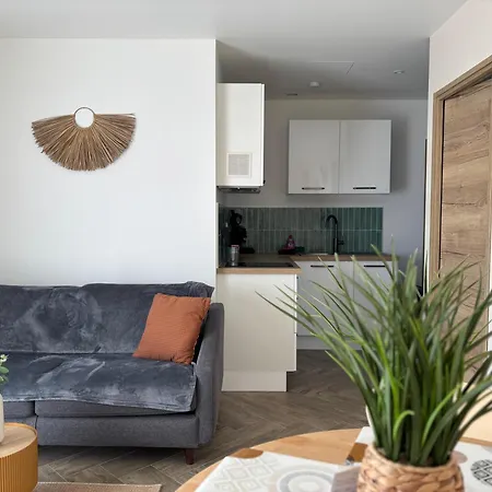 דירה Champ De Ble Apt Neuf Independant Plain Pied Dans Maison Contemporaine Decoration Soignee Tout Confort, 1 Chambre, Sdb, Wc, Canape Lit, Terrasse Amenagee, Grand Terrain Parking Prive A 15 Mn De Caen Et 10 Mn Debayeux Proche Plages Du Debarquement Loucelles