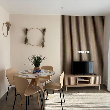 Champ De Ble Apt Neuf Independant Plain Pied Dans Maison Contemporaine Decoration Soignee Tout Confort, 1 Chambre, Sdb, Wc, Canape Lit, Terrasse Amenagee, Grand Terrain Parking Prive A 15 Mn De Caen Et 10 Mn Debayeux Proche Plages Du Debarquement *
